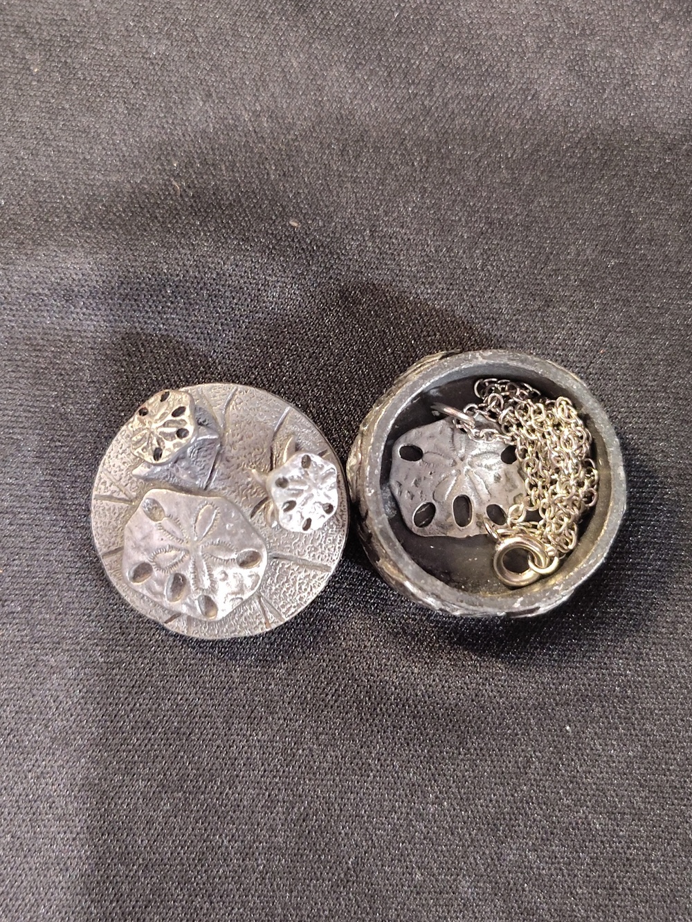 Torino Sand Dollar Pewter Necklace & Earring Set With Trinket Box - Picture 7 of 8